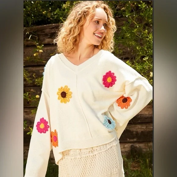 POL Cream Oversized Chenille Floral Patch Sweater Size Small - Picture 2 of 6